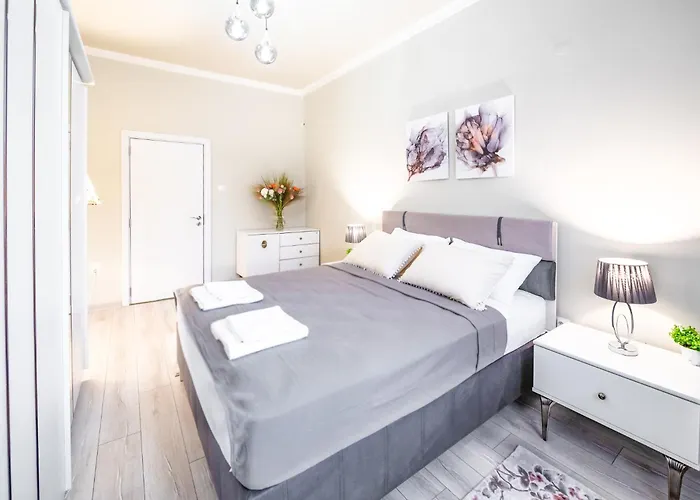 Apartment 2br Downtown Next To Nevski Cathedral - Ac *